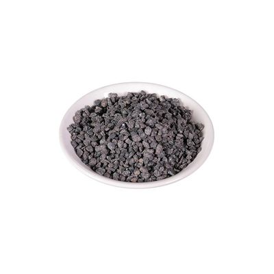 Bruin aluminiumoxidepoeder met een massa-dichtheid van 2,0-2,5 g/cm3 en een CaO-gehalte van 0,1%