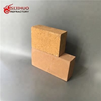 Aluminiumblokklei Lichte warmte-isolatie brandsteen met een bulkdichtheid van 0,6-0,8 g/cm3