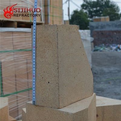 38-42% Al2O3-gehalte Scheefvuursteen met een bulkdichtheid van 2,0-2,5 g/cm3 en M
