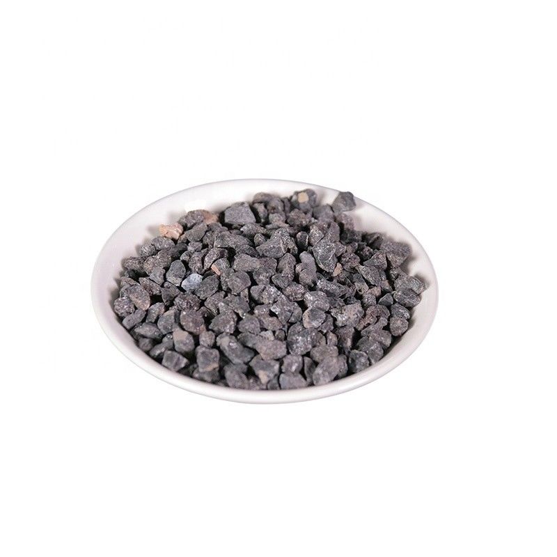 Bruin aluminiumoxidepoeder met een massa-dichtheid van 2,0-2,5 g/cm3 en een CaO-gehalte van 0,1%